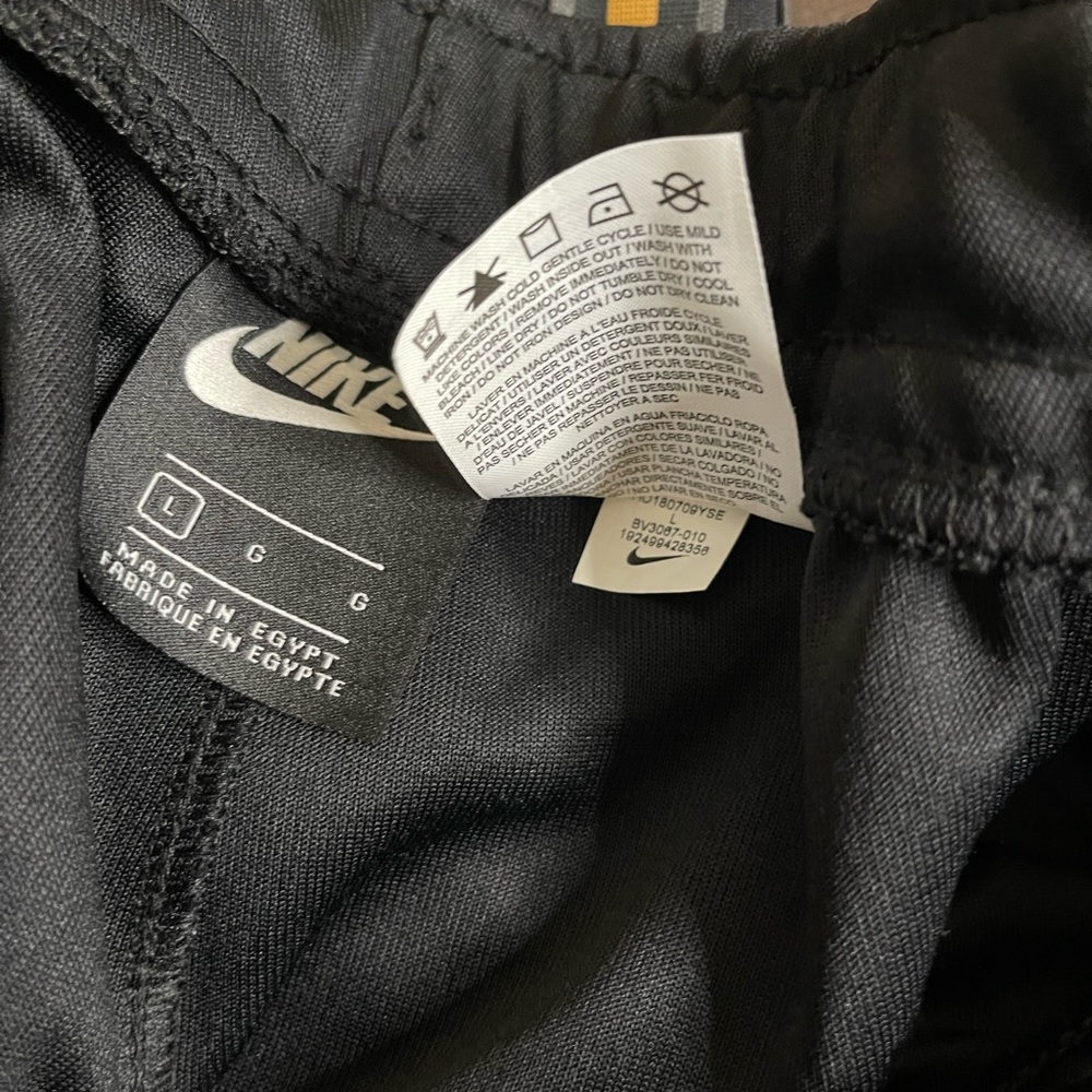 NWOT Nike Air Mens Metallic Club Joggers - Picture 8 of 8